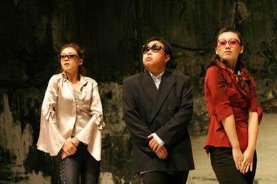 舞臺幕后的權力游戲 紅紅、莉莉與經紀人的演出經紀
