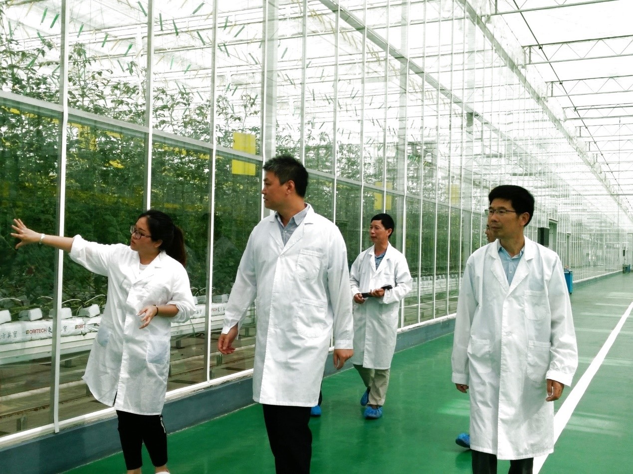 信息技術(shù)服務(wù)三農(nóng)的實(shí)踐者&mdash;&mdash;建院60周年農(nóng)業(yè)科技先進(jìn)工作.